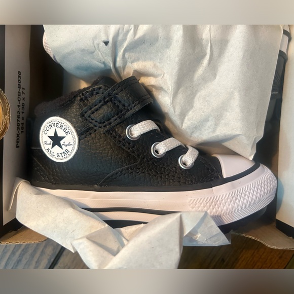 Baby size 5 converse - Picture 1 of 3